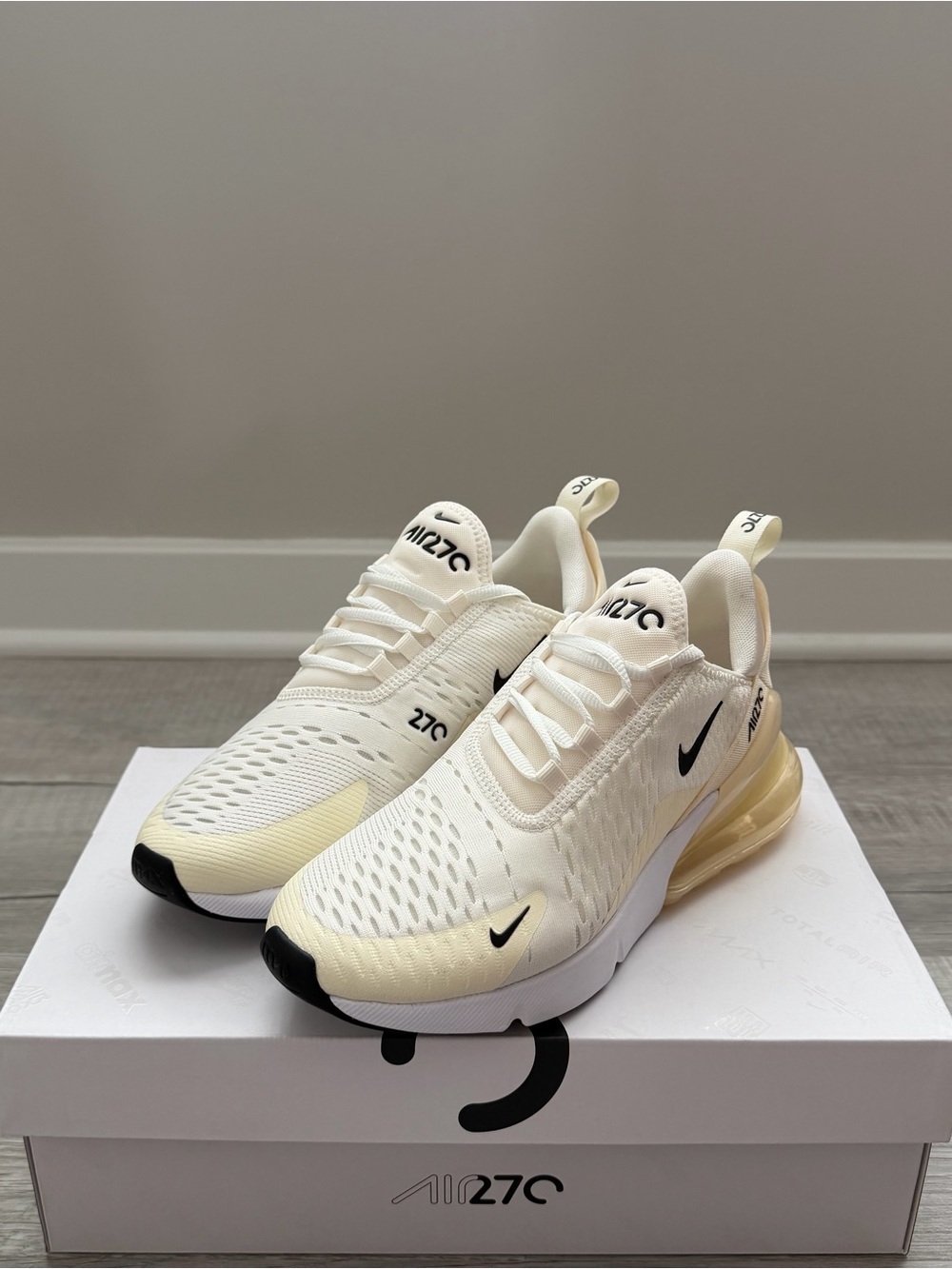Nike Women’s Air Max 270 “Sail/Black-Coconut Milk” AH6789 124 - Picture 2 of 5